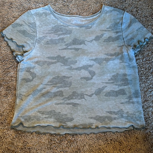 AE Camo scalloped crop top - Picture 1 of 6